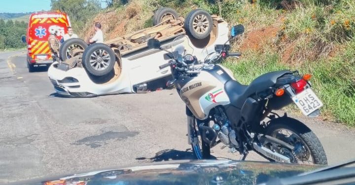 Veículo capota na SC 150 em Capinzal Magronada